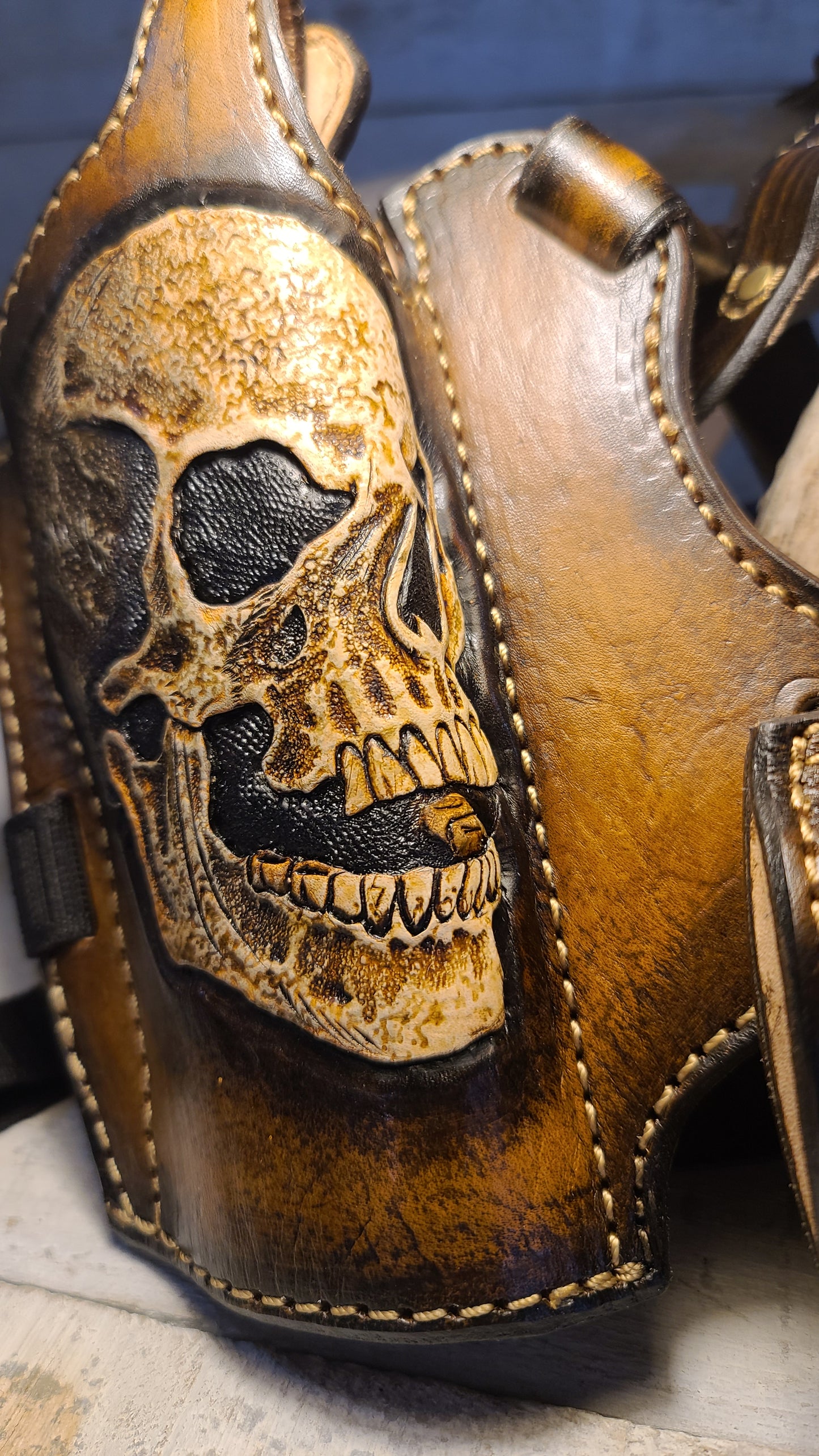 DOUBLE DRAW SKULL SHOULDER HOLSTER