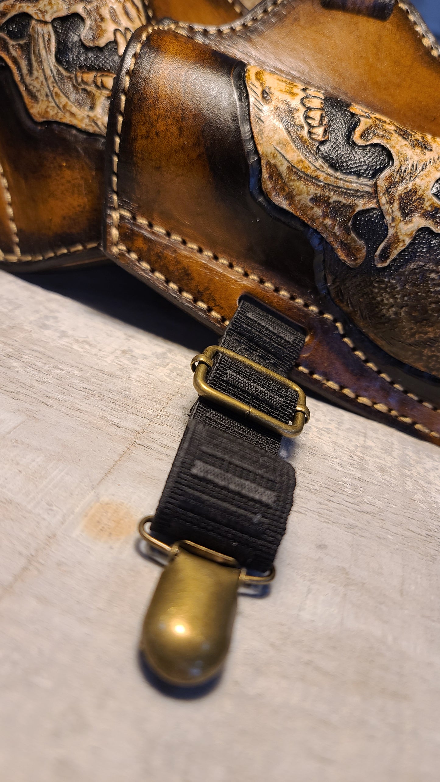 DOUBLE DRAW SKULL SHOULDER HOLSTER