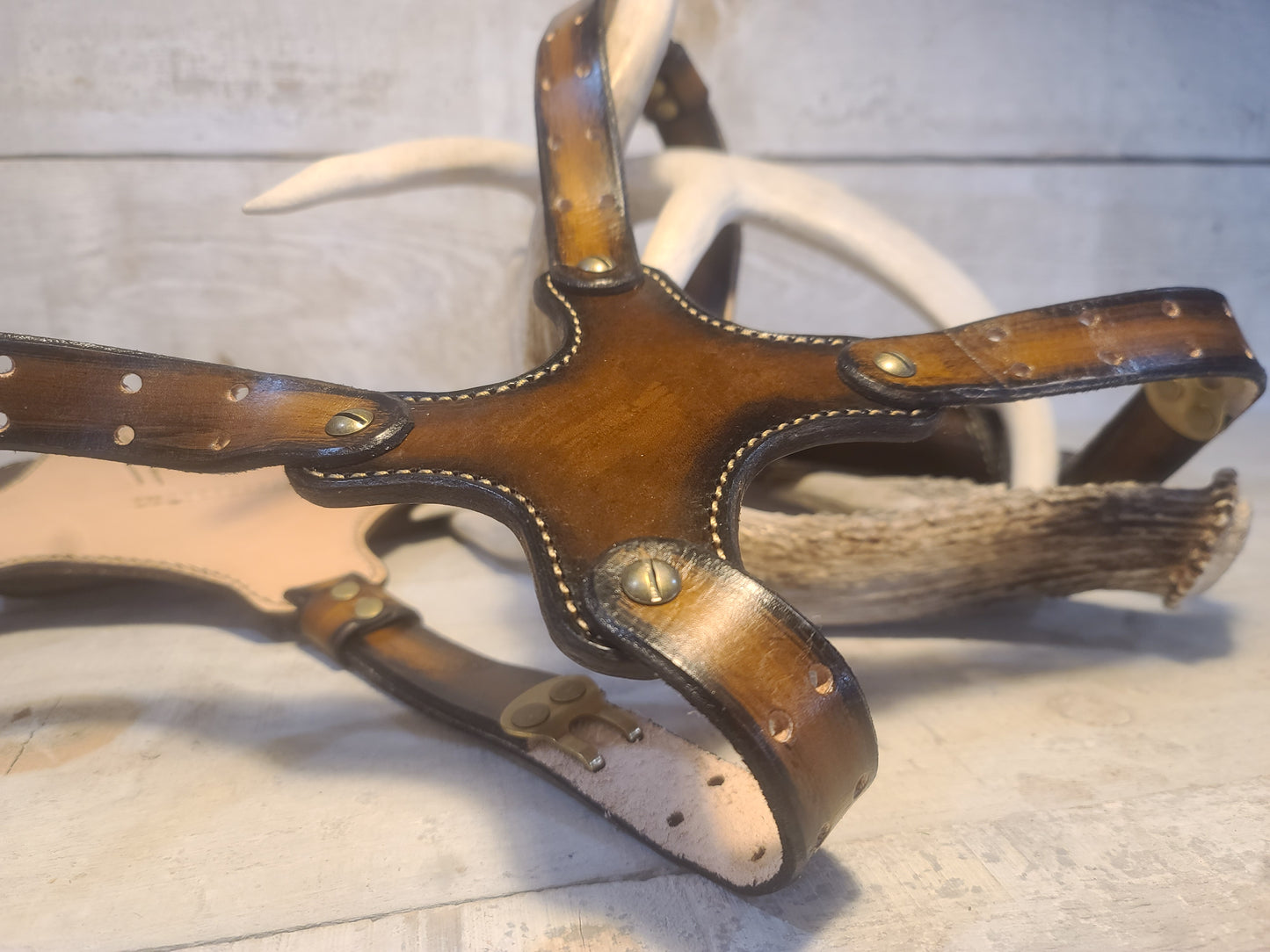 DOUBLE DRAW SKULL SHOULDER HOLSTER